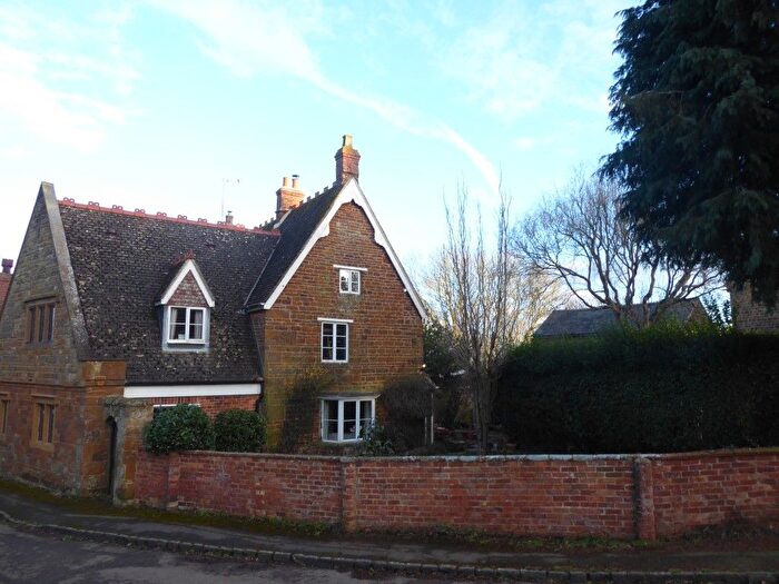 3 Bedroom Semi-Detached House To Rent In Moreton Road, Eydon, NN11