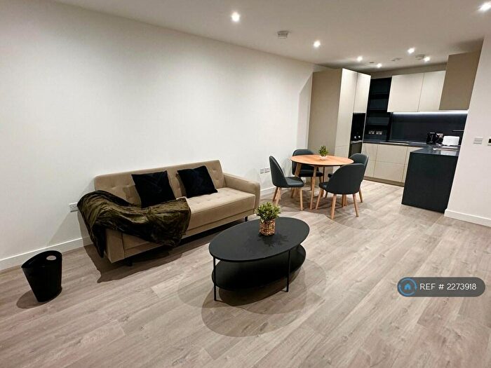 Studio To Rent In Anax Street, London, N4