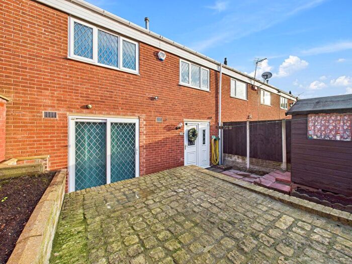 2 Bedroom End Of Terrace House For Sale In Sunny Mede, Worksop, S81