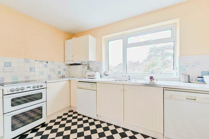 3 Bedroom Flat To Rent In Gooden Court, Harrow On The Hill, Harrow, HA1