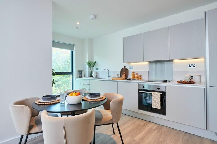 2 Bedroom Flat To Rent In Station View, Guildford, GU1