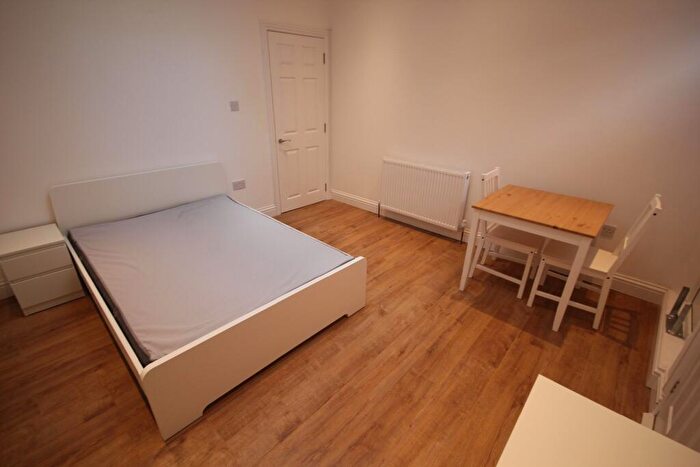 Flat To Rent In High Street, Wealdstone, Harrow, HA3