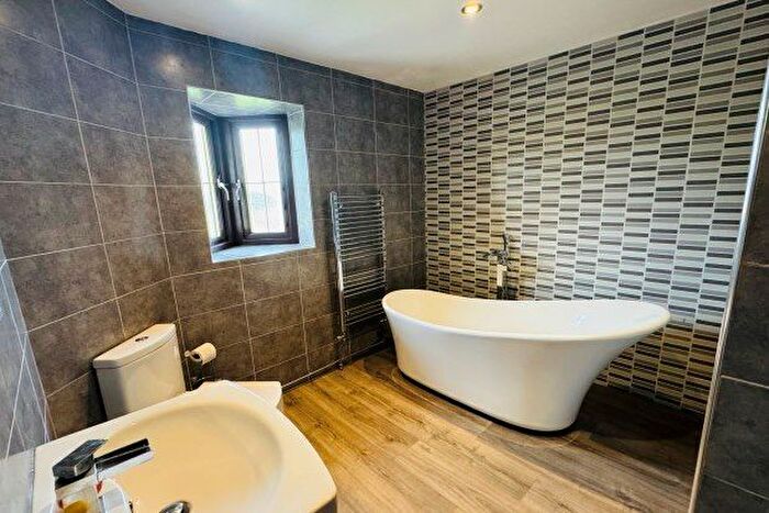 6 Bedroom Property To Rent In Station Road, Carmarthen, SA32