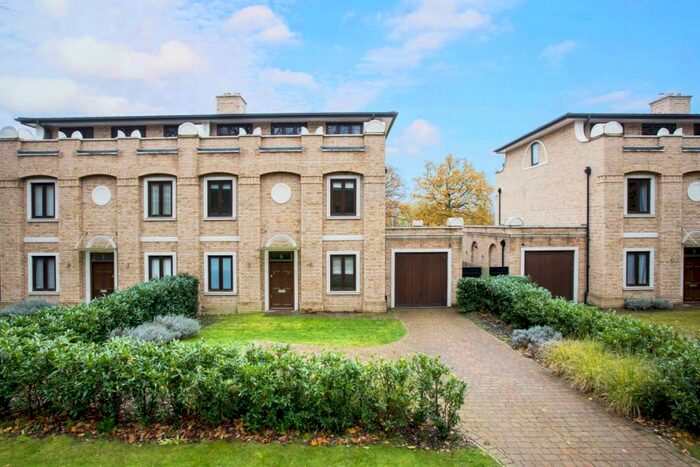 5 Bedroom Semi-Detached House To Rent In Clarence Park Crescent Bentley Priory, HA7