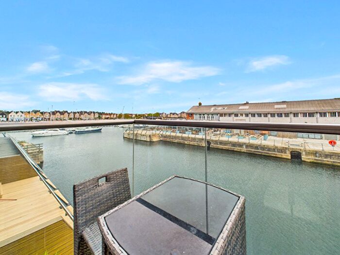 1 Bedroom Flat To Rent In Dock Head Road, Chatham, ME4