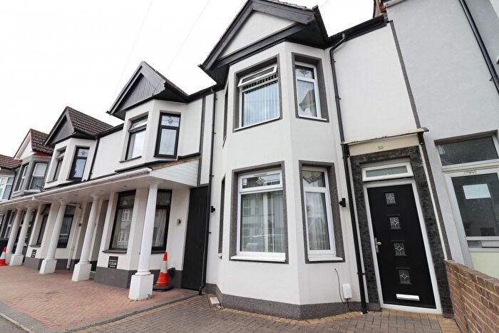 3 Bedroom Terraced House To Rent In Highfield Road, LU4