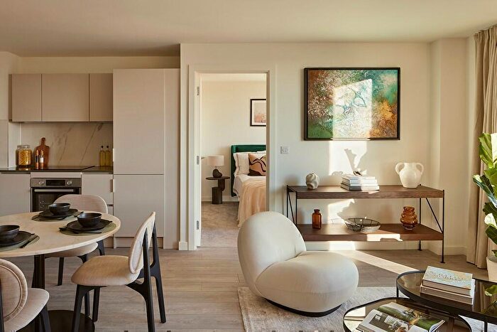 2 Bedroom Flat To Rent In Dumballs Road, Cardiff(City), CF10