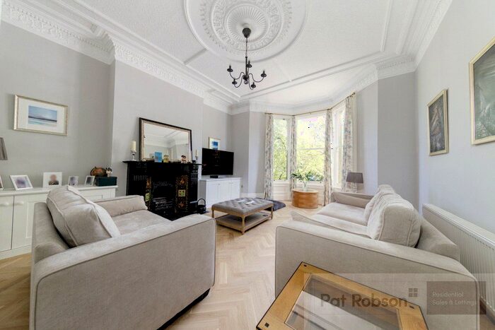 3 Bedroom Flat To Rent In Eslington Terrace, Jesmond, Newcastle Upon Tyne, NE2