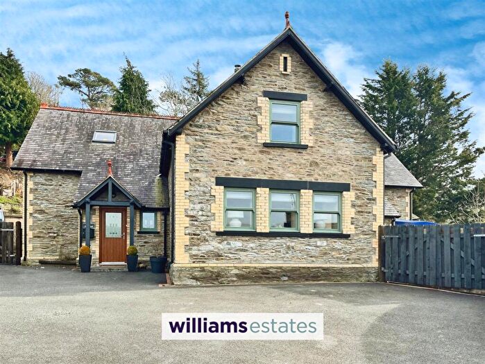 4 Bedroom Detached House For Sale In Cynwyd, Corwen, LL21