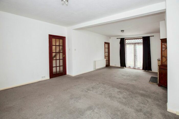 3 Bedroom Terraced House To Rent In Billet Road, London, E17