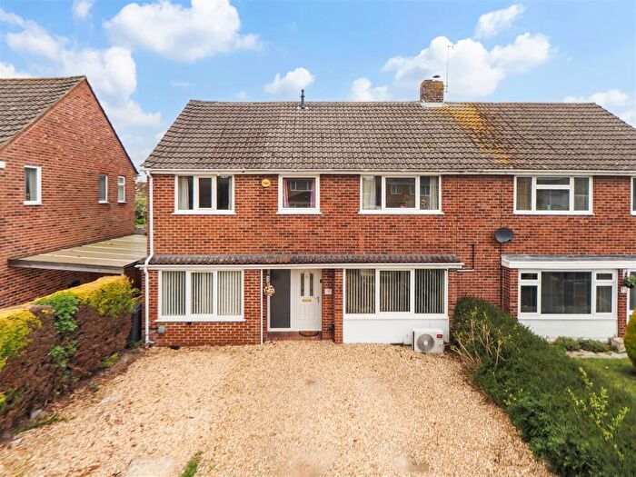 4 Bedroom Semi Detached House For Sale In Corunna Main, Andover, SP10