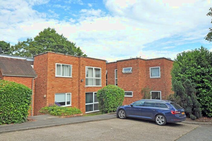 2 Bedroom Maisonette To Rent In Croxley Rise, Maidenhead, Berkshire, SL6