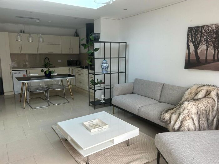 3 Bedroom Terraced House To Rent In Blackshaw Road, London, SW17