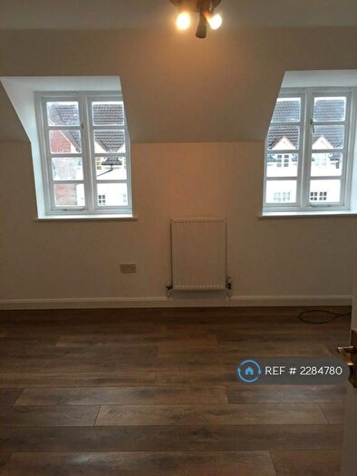 5 Bedroom Terraced House To Rent In Bernhart Close, Edgware, HA8