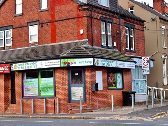 3 Bedroom Terraced House To Rent In A Dewsbury Road, Leeds, LS11