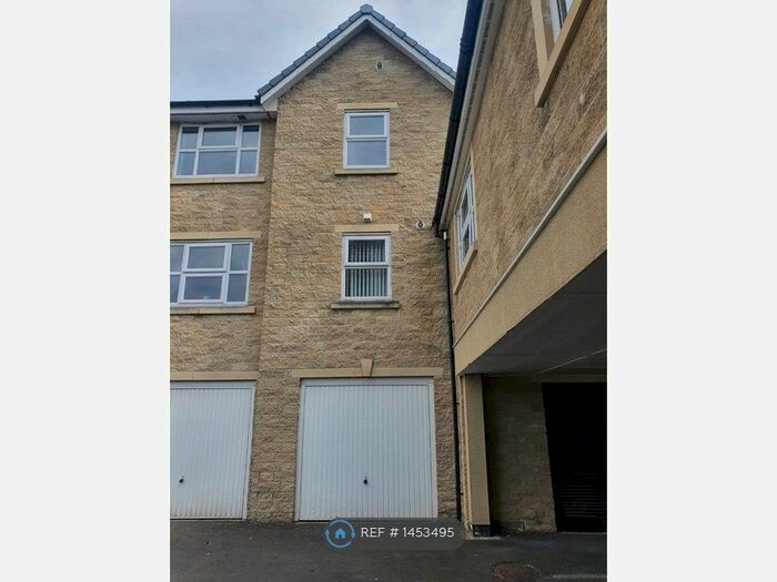 2 Bedroom Flat To Rent In Clifton Square, Burnley, BB12