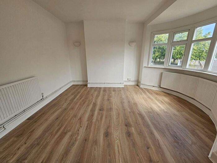 2 Bedroom Maisonette To Rent In Christchurch Avenue, Harrow, HA3