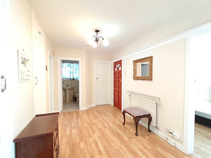 2 Bedroom Maisonette To Rent In Chatsworth Road, Ealing, W5