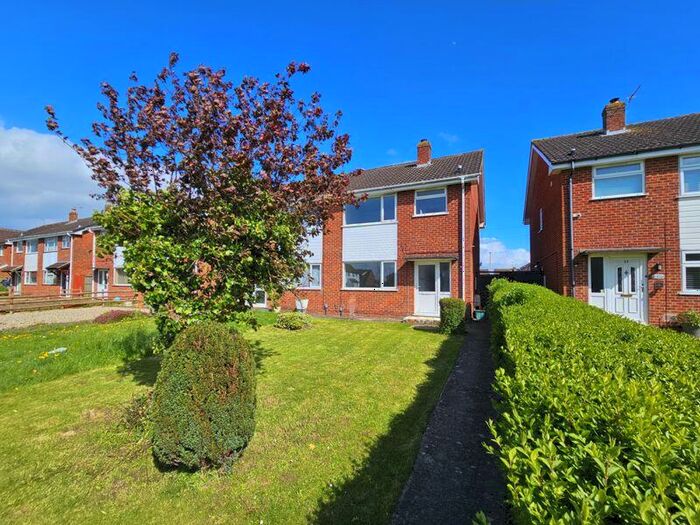 4 Bedroom Semi-Detached House To Rent In Gifford Close, Gloucester, GL2