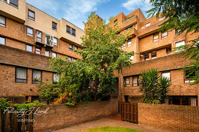 3 Bedroom Flat For Sale In Cloysters Green, London, E1W