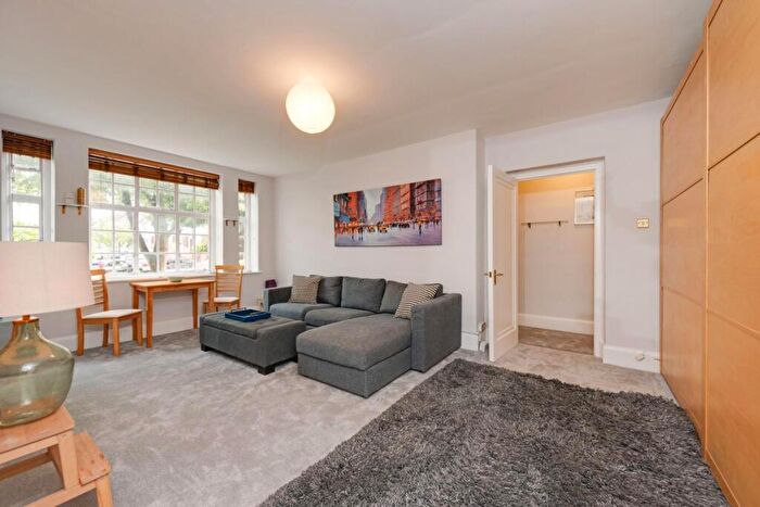 Flat To Rent In Howitt Road, Belsize Park, NW3