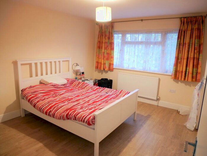 2 Bedroom Flat To Rent In Lampton Avenue, Hounslow, TW3