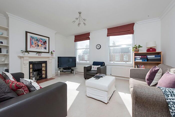 2 Bedroom Flat To Rent In Northcote Road, London, SW11