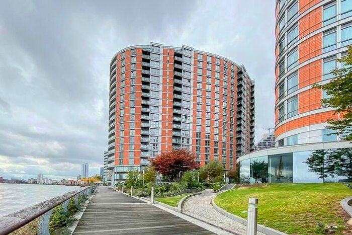 Studio To Rent In New Providence Wharf, Fairmount Avenue, Blackwall, Canary Wharf, London, E14
