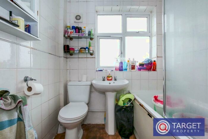 3 Bedroom Terraced House For Sale In Albany Road, Enfield, EN3