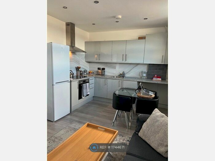1 Bedroom Flat To Rent In Battersea Park Road, London, SW11