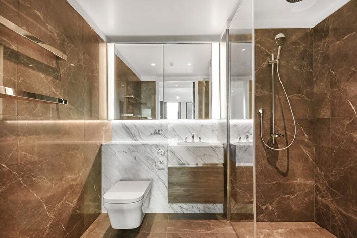 2 Bedroom Flat To Rent In Carnation Way, London, SW8