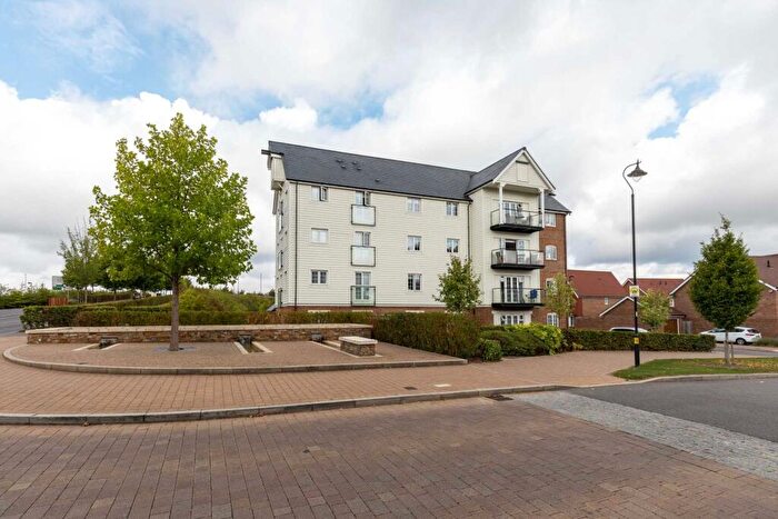 2 Bedroom Apartment To Rent In Harpers Lodge, Arundel Walk, Horsham, RH12