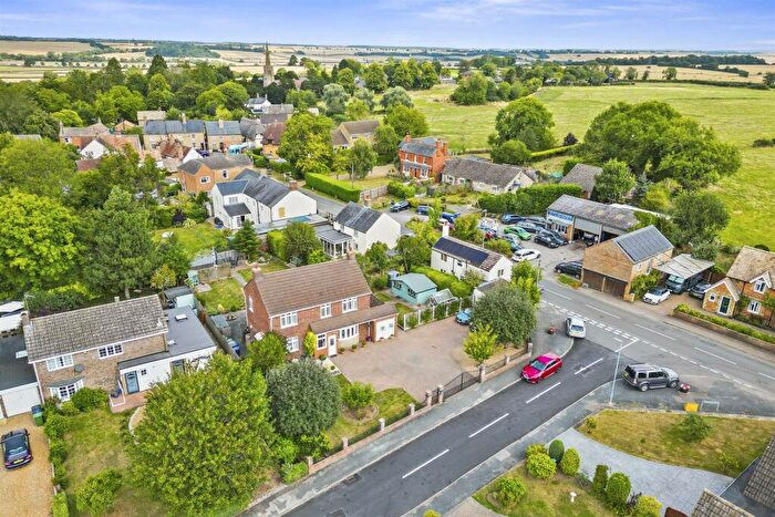 4 Bedroom Detached House For Sale In Station Road, Catworth, PE28