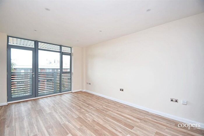 2 Bedroom Flat To Rent In Whippendell Road, Watford, WD18