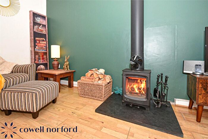 2 Bedroom Bungalow For Sale In Yealand Close, Bamford, Rochdale, OL11