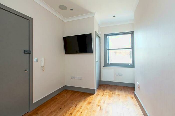 Studio To Rent In West End Lane, West Hampstead, London, NW6
