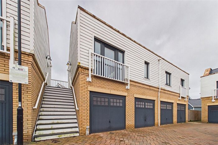 2 Bedroom Flat To Rent In Candlewood Drive, Reading, Berkshire, RG2