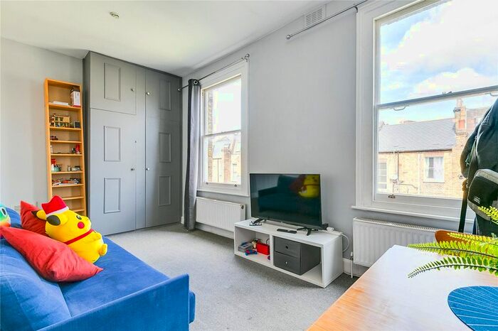 Studio To Rent In Lakeside Road, Brook Green, London, W14