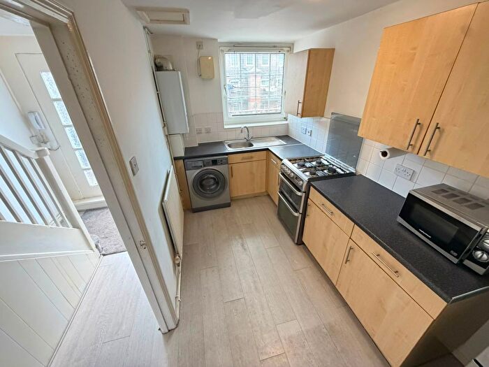 2 Bedroom Maisonette To Rent In Roman Road, London, E2