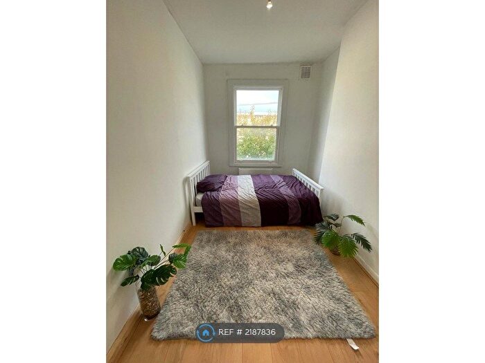 3 Bedroom Flat To Rent In Portnall Road, London, W9