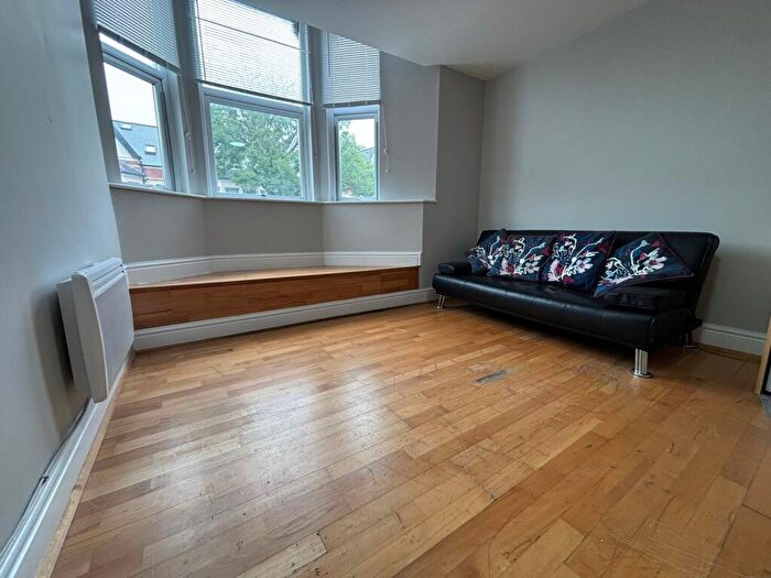 2 Bedroom Flat To Rent In Penylan Road, Roath, CF24