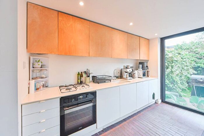 4 Bedroom Property To Rent In Ebbisham Drive, Vauxhall, London, SW8