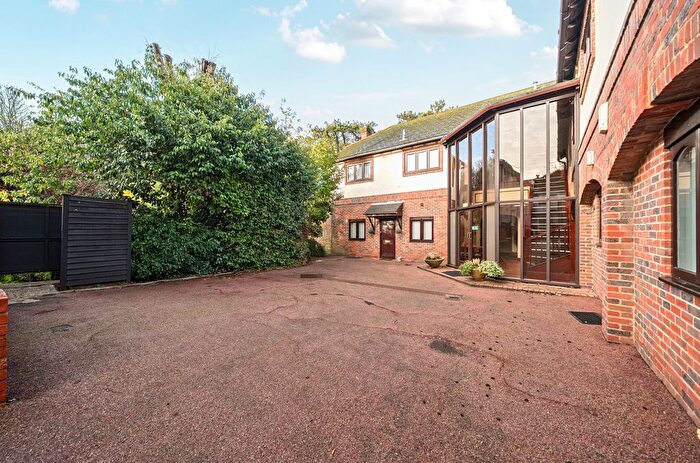 2 Bedroom Flat For Sale In Harestock Road, Winchester, Hampshire, SO22