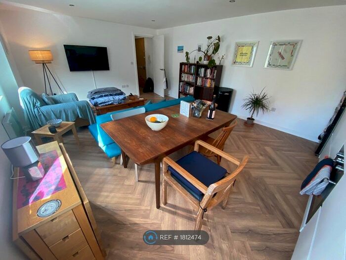 2 Bedroom Flat To Rent In Allied Court, London, N1