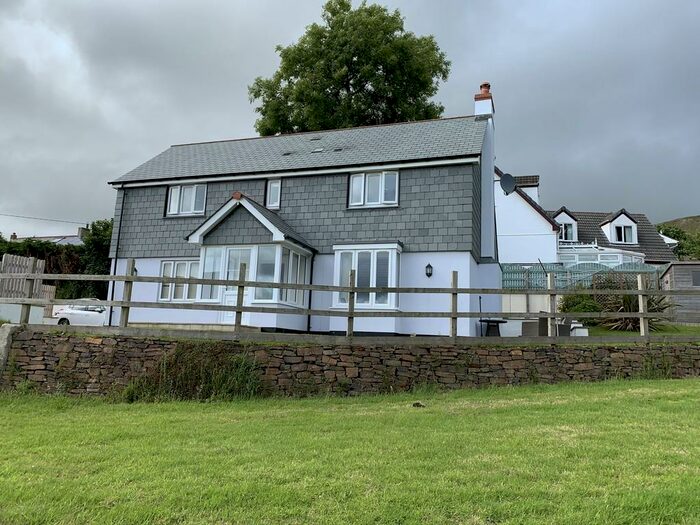 4 Bedroom Detached House To Rent In School Hill, High Street, PL26