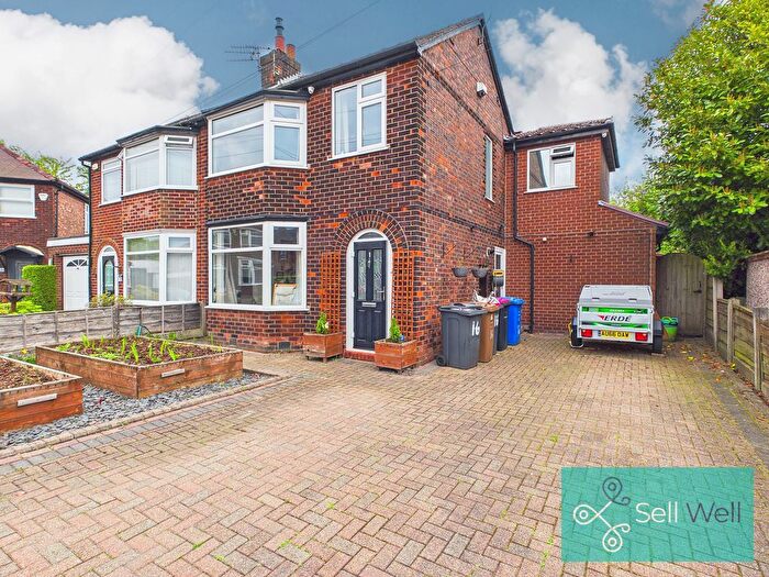 4 Bedroom Semi-Detached House For Sale In North Grove, Worsley, Manchester, M28