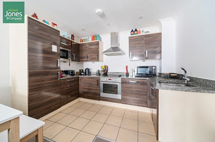 2 Bedroom Flat To Rent In Crescent Road, Worthing, BN11