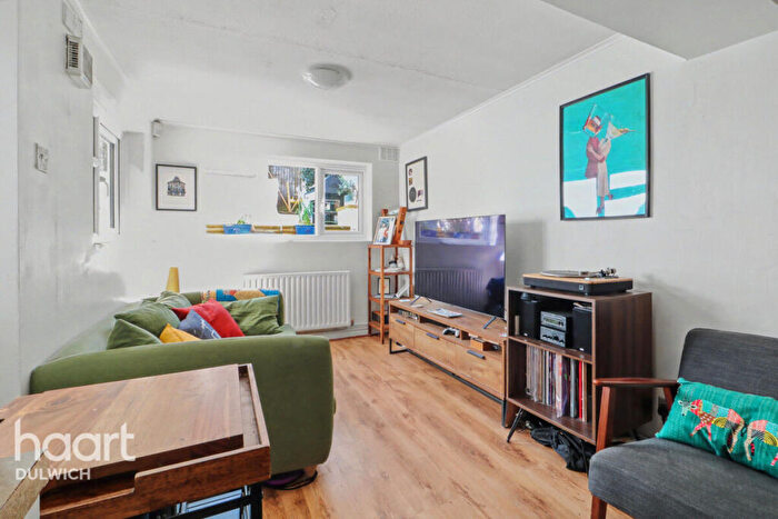 1 Bedroom Maisonette For Sale In Hindmans Road, London, SE22