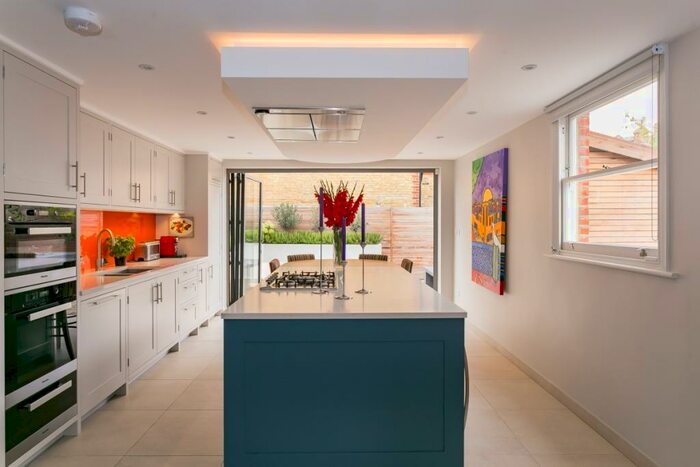 4 Bedroom End Of Terrace House To Rent In Heslop Road London, SW12