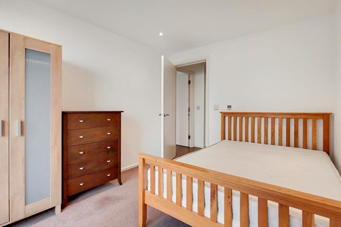 2 Bedroom Flat For Sale In The Oxygen, Royal Victoria Dock, E16